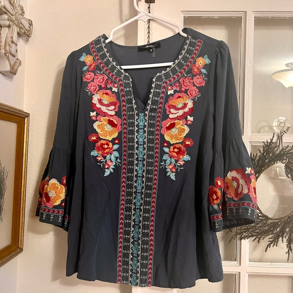 Andree by Unit Embroidered Floral Boho Top